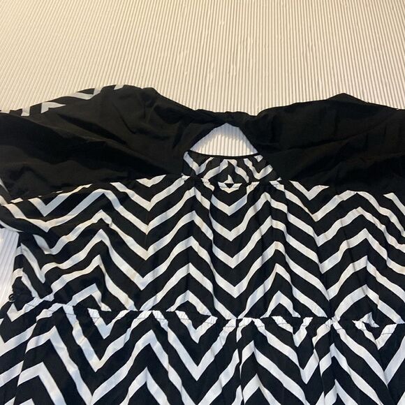 Lane Bryant Chevron elastic waist Dress Keyhole back Size 26/28 - Picture 5 of 7